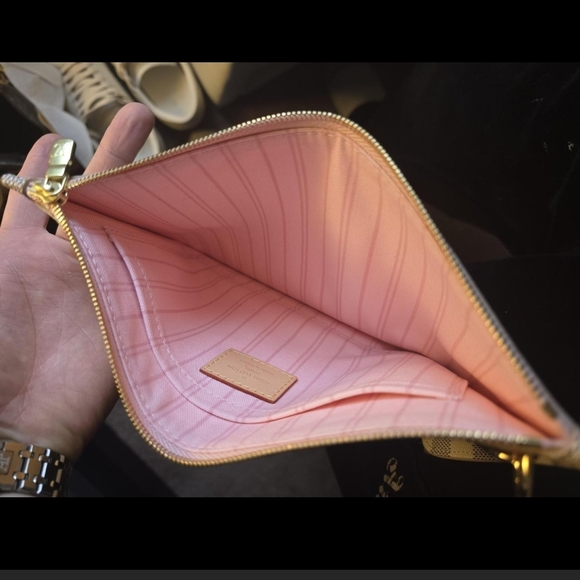 Louis Vuitton White and Gray Checkered Clutch - Picture 3 of 4